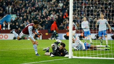 أستون فيلا يقلب تأخره لتعادل مثير أمام مانشستر يونايتد في البريميرليج