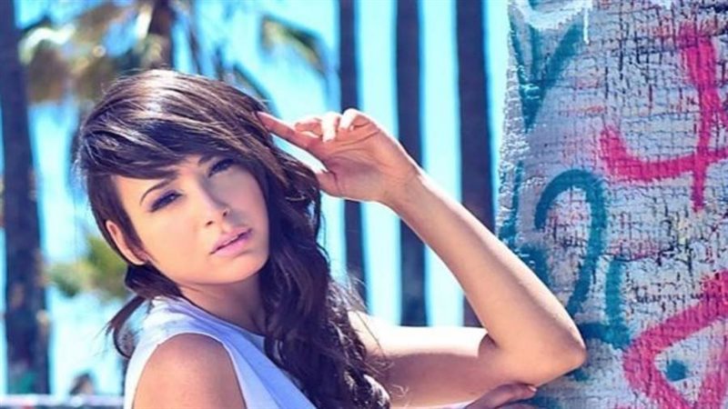 المغنية ساندي