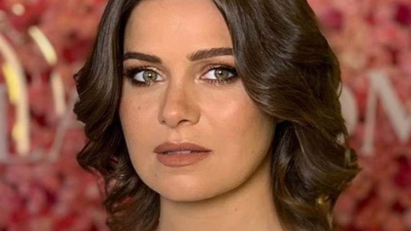 الفنانة يسرا اللوزي