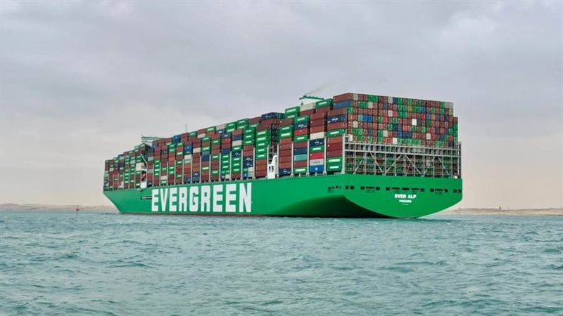 سفينة الحاويات العملاقة