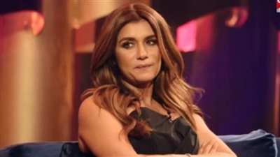  غادة عادل تكره الرجالة وترفض الزواج 