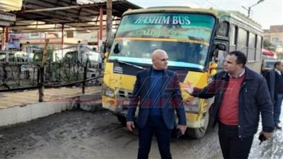 جولات تفقدية على مواقف سيارات الأجرة بكفر الشيخ