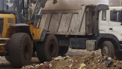 رفع 35 طن مخلفات وإحالة مخالف للبناء للنيابة العسكرية بالمنيا 