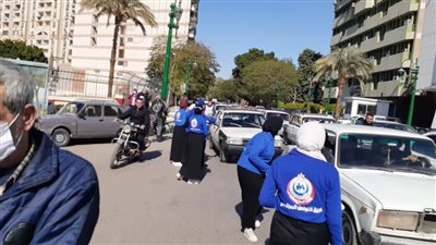 محافظ أسيوط: استمرار تنظيم قوافل توعية المواطنين والتطعيم ضد فيروس كورونا وتوزيع الكمامات بالشوارع والميادين