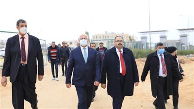 رئيس جامعة بنها يتفقد منشآت الجامعة الجديدة بالعبور