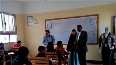 رئيس مدينة الواسطي يتفقد سير الامتحانات ويشرف على تنفيذ مشروعات الخطة 