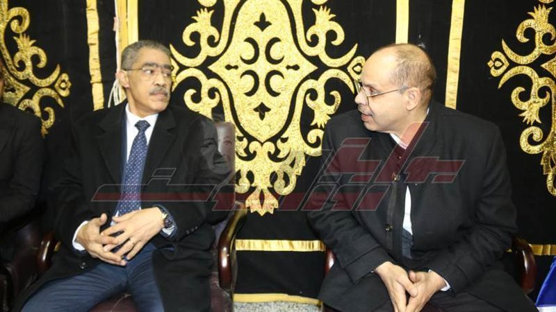 نقيب الصحفيين وأكرم