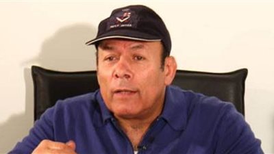 أحمد ماهر: عرض مسرحية 