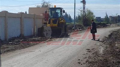 تمهيد الطرق وصيانة أعمدة الإنارة بشوارع كفر الشيخ