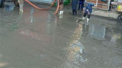 بعد الأمطار الغزيرة استمرار شفط المياه من الشوارع بمدن الشرقية 