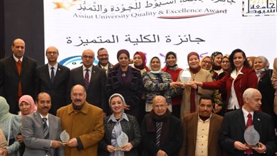حصول كلية طب  أسيوط على جائزة الكلية المتميزة للجودة  والتميز 