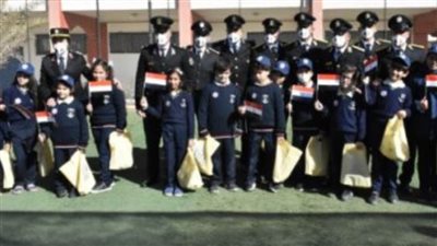 ضباط وطلاب أكاديمية الشرطة يزورون عددا من المدارس بمناسبة عيد الشرطة