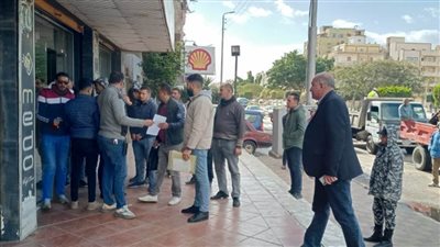 إغلاق  وتشميع ١٢ محلا بدون ترخيص بحي ثالث الإسماعيلية 