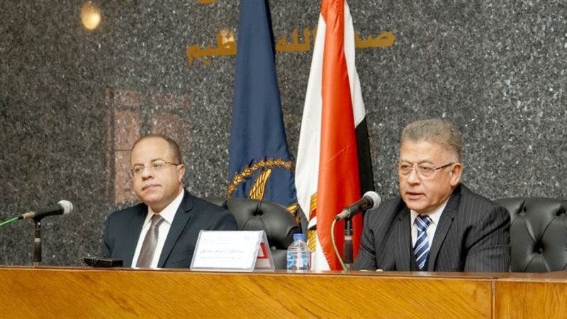 خلال مناقشة معايير