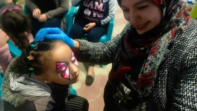 بطوطة اثناء رسمها