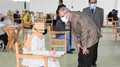 رئيس جامعة قناة السويس يتابع سير العملية الامتحانية  بلجان الطلاب ذوي الاحتياجات الخاصة