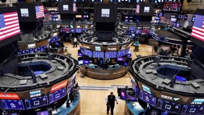 سوق الأسهم الأمريكية يغلق على انخفاض