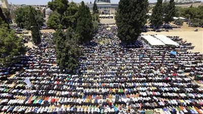 50 ألف مصل يؤدون صلاة الجمعة بالمسجد الأقصى