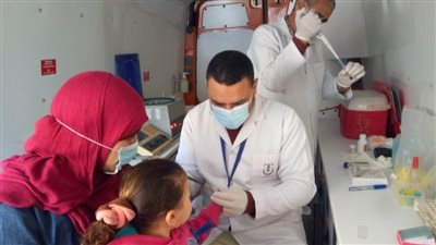 الكشف على ١٧٦٥ مواطنًا فى قافلة طبية مجانية بقرية كوم البركة بالبحيرة