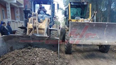 حملات مكبرة لصيانة وتمهيد الطرق بمحافظة كفر الشيخ