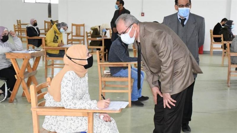 رئيس جامعة القناة