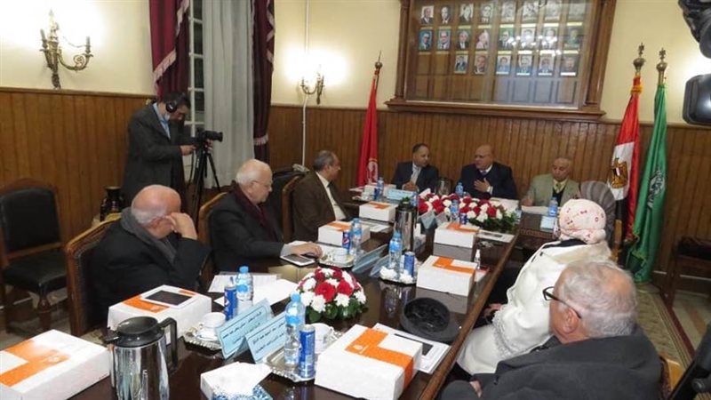 جامعة القاهرة تكرم