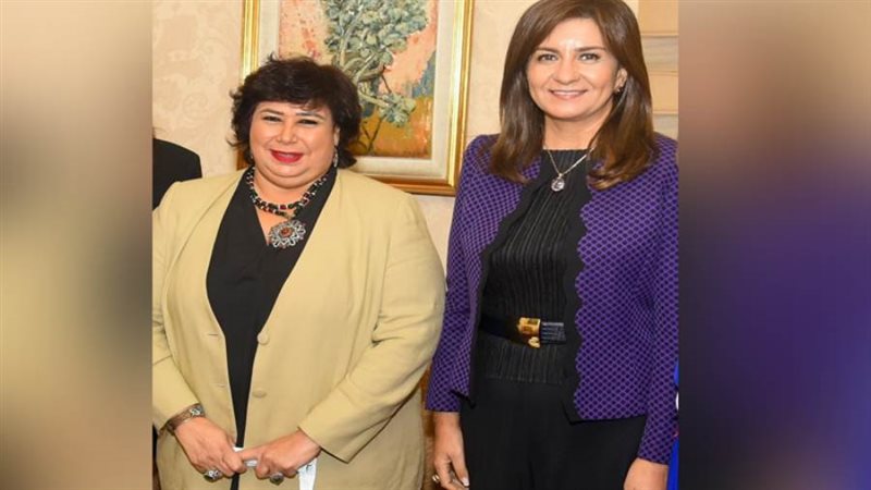 السفيرة نبيلة مكرم