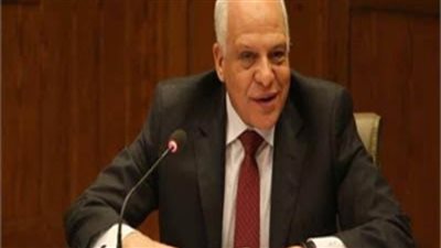 محافظ الجيزة يوجه باتخاذ الإجراءات القانونية حيال المركبات التي تلقي بالمخلفات بالطريق العام