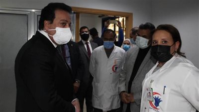 عبدالغفار يتفقد مستشفى حميات 