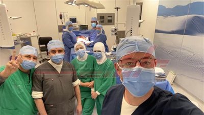 إجراء جراحة دقيقة بالشريان الأورطي وإنقاذ لمريض من بتر ساقيه بمركز ٣٠ يونيو