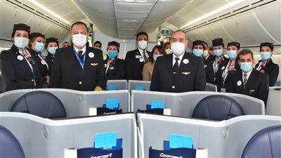 وزير الطيران المدني يقود أول رحلة  