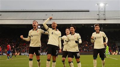 ليفربول يواصل تقليص النقاط مع السيتي بثلاثية في شباك كريستال بالاس
