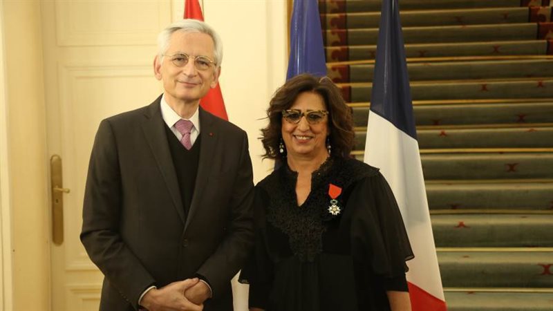 المخرجة والمنتجة