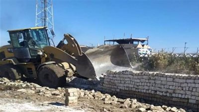 إزالة 12 حالة تعد على الأراضي الزراعية بالفيوم