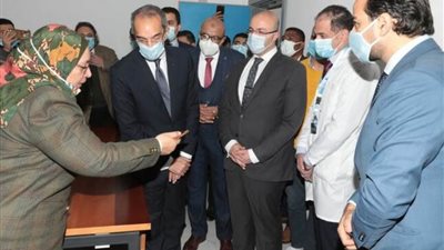 وزير الاتصالات ومحافظ بني سويف يتفقدان وحدة التشخيص عن بُعد بالمستشفى التخصصي