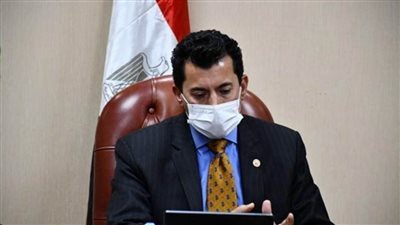 وزير الرياضة ومحافظ أسوان يعقدان لقاء مع ذوى الهمم 