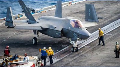 إصابة 7 في حادث أثناء هبوط طائرة إف-35 على حاملة طائرات أمريكية