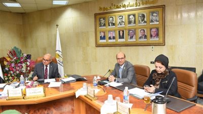  رئيس جامعة أسيوط يهنئ الرئيس السيسى وجهاز الشرطة 