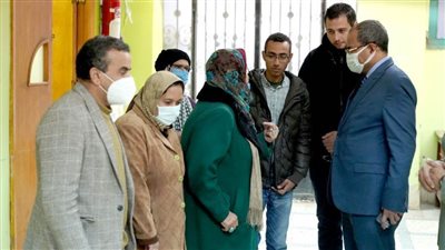 رئيس جامعة سوهاج ‏يطمئن على الحالة الصحية لطالبة مغتربة أجرت عملية جراحية