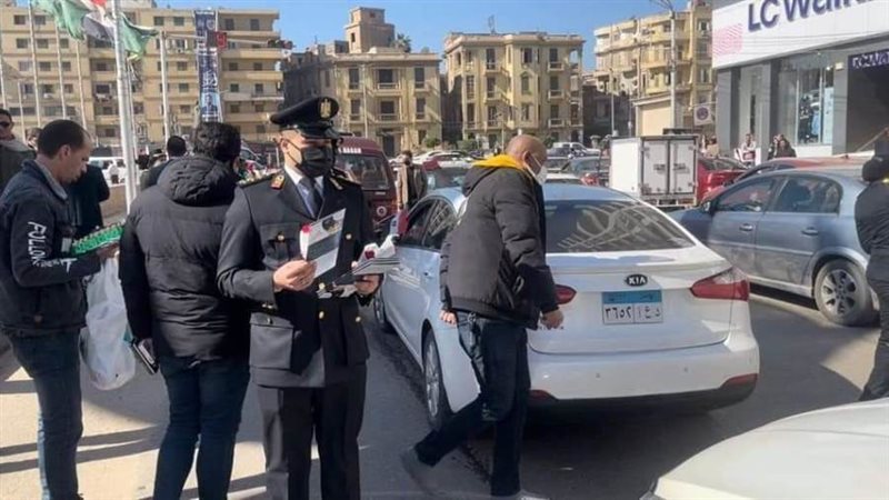 توزيع الحلوى