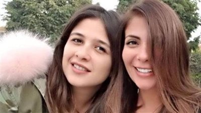 صورهما قالت كل شيء.. بهذه الطريقة ياسمين عبدالعزيز تساند منى زكي