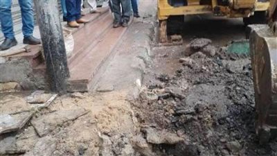 محافظ الشرقية يتابع أعمال إصلاح انفجار  ماسورة مياه بالزقازيق 