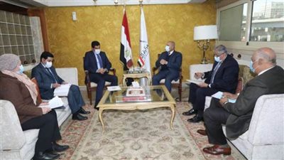 الوزير يلتقي سفير قطر بمصر لبحث التعاون المشترك في مجال النقل البحري
