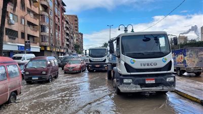 محافظ الإسكندرية يتابع تصريف تراكمات مياه الأمطار الغزيرة 