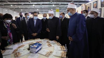 رئيس الوزراء ووزيرة الثقافة يتفقدان جناح الأزهر بمعرض القاهرة الدولي للكتاب
