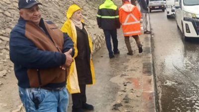 مسؤولون بالقاهرة يواصلون تحركاتهم بالشوارع لشفط مياه الأمطار