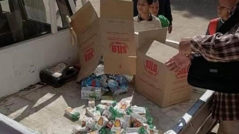 يبيع بسكويت التغذية