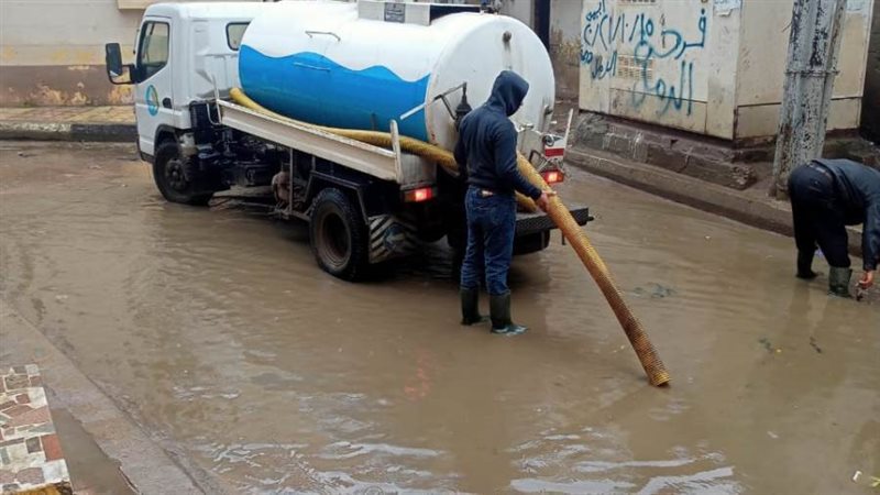 الدفع بمعدات وأطقم