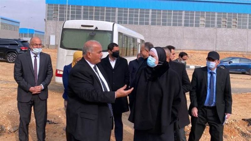 وزيرة التجارة والصناعة