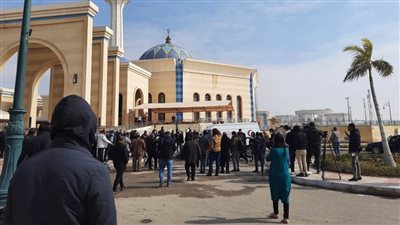 وصول جثمان الكاتب الصحفي ياسر رزق إلى مسجد المشير طنطاوي